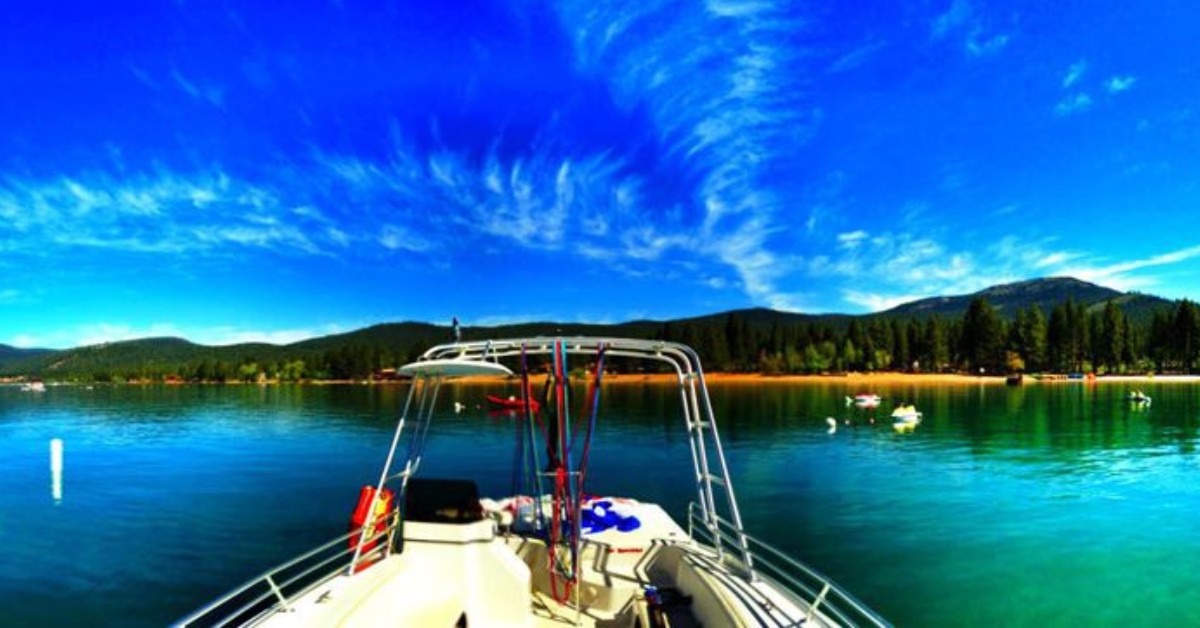 Pontoon Boat Rentals in Lake Tahoe: What Is a Pontoon Boat & Why Should You Rent One?